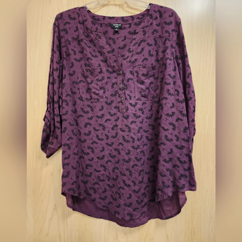 NWOT Torrid "bat" shirt